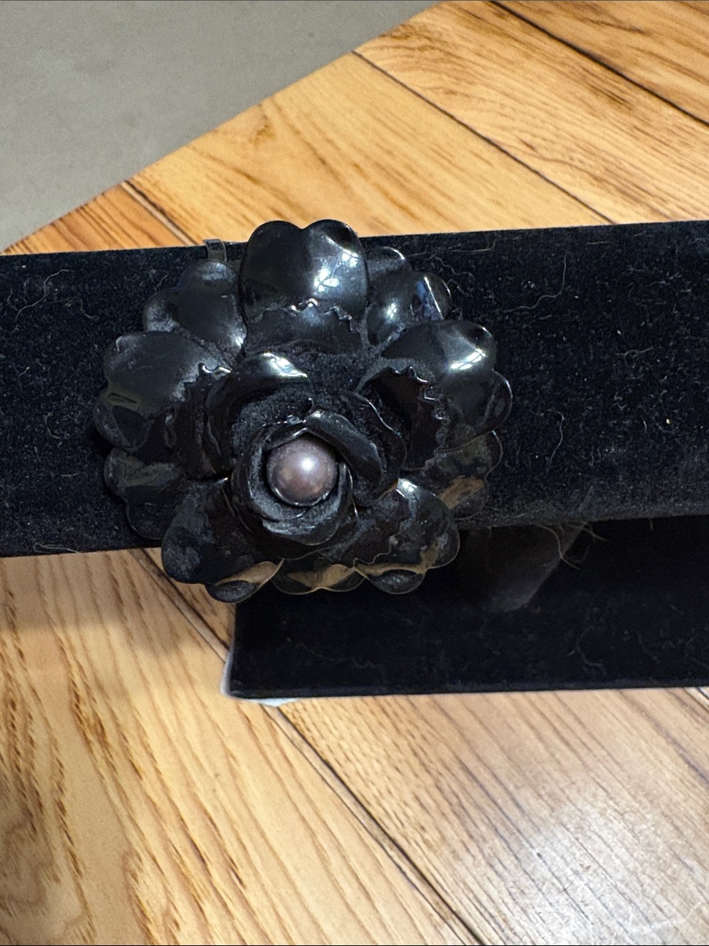 Black Floral Accent Velvet Bracelet with Pearl Detail
